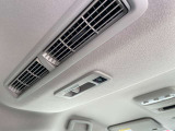 リアシーリングファンも付いておりますので、車内の空気の循環にも役立ちます。