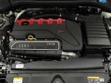 Audiは創業者であるホルヒの「いかなる時代においても第一級の素材を用い、操縦安定性に優れ、さらに進歩的なクルマの製造を目指す」という考え方に則り、こだわり抜かれたインテリアを目指しています。