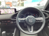 運転に集中しやすい操作パネルとエレガントなインテリアでまとめられています