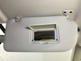 【運転席サンバイザー】鏡が付いているのでメイク直しなどにも便利★