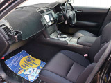 【車屋】として、長く車業界に従事した経験豊富なスタッフが多数在籍しております。