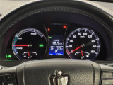【メーターまわり】ドライバーから見やすい位置にあって安全運転に寄与します。マルチインフォメーションディスプレイでは、クルマに関するたくさんの情報を確認可能。