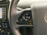 運転中、オーディオの操作をしてて、ハッとしたことはありませんか?ステアリングスイッチは、運転中でもハンドルでオーディオの操作が可能です。安全なドライブをサポートします。