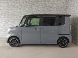 オプションになりますが、ボディーコーティングもご用意しております。新車の輝きに近づき、洗車などのお手入れも楽になりますよ。