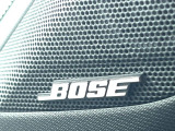 【BOSEサウンドシステム】高品位サウンドシステムを搭載。専用のチューニングが施された大小様々なスピーカーから良質なサウンドが奏でられ、臨場感あふれる音響空間を演出します。