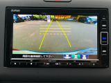 バックモニター装備。画面にて後方の確認が行えるので、バック駐車や車庫入れの際には重宝します。車の運転に慣れない方でも安心のガイドライン表示機能付。