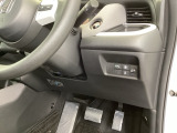 左側に高速で便利なETCがあり、横滑りを防ぐVSAなどのスイッチは、運転席の右側、手の届きやすい位置にあります。