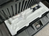 ラゲッジ下にはパンク修理キットや工具が搭載されております