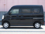 純正ホイールカバーで全体的にデザインがまとまっています。車も人も、オシャレはまずは足元からですね。