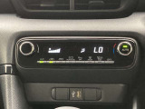 オートエアコンは温度を設定するだけで、自動で風量などを設定してくれます。運転しながら操作も必要ないので、安全性も向上します。