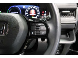 Hondaセンシングの機能のひとつ、アダプティブクルーズコントロール付!アクセルから足を離しても設定したスピードと前車との車間を保ち走行してくれます!車線維持もアシスト☆高速道路で疲労軽減ですね☆