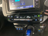 オートエアコンは温度を設定するだけで、自動で風量などを設定してくれます。運転しながら操作も必要ないので、安全性も向上します。