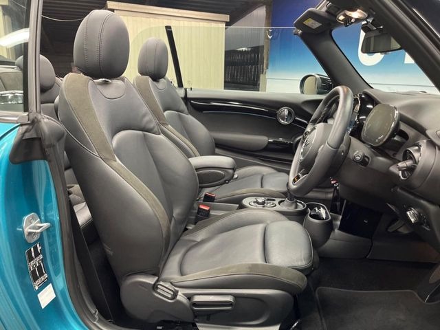 BMW MINI ミニコンバーチブル クーパーS シーサイド・エディション の 