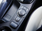 マツダコネクトを操作するコマンダーコントロールです。運転中に自然と手の触れる位置に配置されています。
