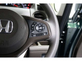 Hondaセンシングの機能のひとつ、アダプティブクルーズコントロール付!アクセルから足を離しても設定したスピードと前車との車間を保ち走行してくれます!車線維持もアシスト☆高速道路で疲労軽減ですね☆