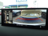 車両の前後左右にある4つのカメラを活用し、センターディスプレイの表示や各種警報音で低速走行時や駐車時に車両周辺の確認を支援し、見えない部分の危険察知をサポートいたします!