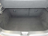 日常の使用に十分な広さの荷室です♪簡単な操作でシートアレンジもできます♪