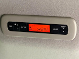 【リアオートエアコン】広い後部座席には必須の機能!風量や温度を自動で調整し前席と同様な車内環境にしてくれるリアオートエアコンを装備。夏の暑さも冬の寒さもストレスなく快適にお過ごしいただけます♪