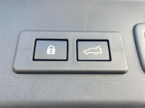 【パワーバックドア】スマートキーや運転席のボタンを押すだけでリアゲートが自動で開閉します!荷物を持っている時や、高い位置にあるバックドアを閉める際に便利な機能です♪
