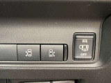 両側スライドドアはオート機能付き。運転席からも開閉可能です。