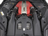 800馬力(カタログ値)を発揮するV12自然吸気エンジンをフロントミッドに搭載しております。