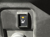 【シートヒーター】寒い日に重宝するシートヒーター!エアコンより早く温まってくれるので寒がりの人も安心ですね♪エアコンの温風は乾燥するから苦手、という方にもをおすすめです。