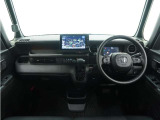 ◆視界広々で非常に運転しやすくロングドライブでも疲れを感じさせないすっきりとまとまったインパネ周りです。