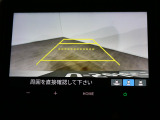 リアカメラ付きで後退時も安心です。