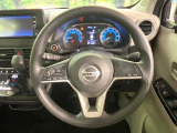 インテリアに合わせたデザインのステアリングは、運転される方のことも考え、運転しやすい形状、大きさです。是非一度、実際に触ってお確かめください。