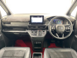 いつでも気持ちよく運転できて、使い勝手のいい収納や体をケアするシート、細部にまでこだわったインテリア♪