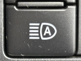 【オートハイビーム(AHB)】フロントウインドウガラス上部に設置された前方カメラにより、前方車両のランプや街路灯などの明るさを判定し、自動的にハイビームとロービームを切り換えてくれます!