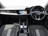 運転に必要な情報をメーター内に集約し、ドライバーの安全で快適な運転に寄与するコックピット