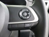 ☆アダプティブクルーズコントロール付です!スイッチ操作により高速道路などをアクセルを踏み込まなくても一定速度で走行が可能です!全車速追従機能付き!ロングドライブも楽々ですよね(^_^)v
