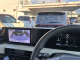 リバースギア連動の「バックビューカメラ」装備で後退時や駐車時も安心です。