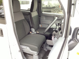 フィット感のあるシート。しっかりと支えてくれるので、長時間の運転を快適にサポートしてくれます。