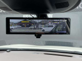 後席の人や荷物などで後方の視界が遮られてもインテリジェントルームミラーで後方カメラの映像が映りますので後方確認が良好です。