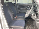◆前面ドア運転席◆ドアの開口が広く乗降ラクラク。シートの幅も広く運転していてもストレスを感じません。足元も広く快適なドライブを演出してくれます。