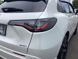 特徴的なデザインで後方からの確認しやすいLEDリアコンビネーションランプ