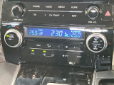 【左右独立型フルオートエアコン】運転席と助手席でそれぞれお好みの温度に設定可能。同乗者にも配慮した、快適な空調をお届け致します。