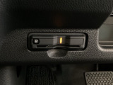 ハンドルの左下にETCがついています。高速道路の料金所の通過も楽々です。 カードの取り出しもしやすい場所についています。
