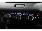 運転席と助手席の温度設定の変更が可能な左右独立タイプのデュアルエアコンです♪♪♪暑がりな人・寒がりな人も誰もが車内を快適にお過ごしいただけます♪♪♪