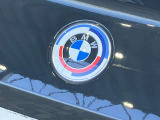 トランクエンブレムもM社創立50周年記念エンブレム!