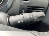 トンネル進入時や暗くなれば自動点灯するオートライトです。