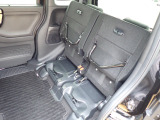 ◆チップアップ&ダイブダウン機構付【ULTR SEAT】は後席座面を左右分割で跳ね上げることができます。トランクで積載できない背の高い荷物をラクラク収納できます。ホンダ車ならではの人気装備です。