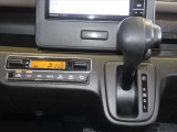 オートエアコン装備!自動車室内の希望温度を設定すると、自動的にヒーターやクーラーの温度調整や風量調整などを行ってくれる快適装備です!冬場に嬉しいシートヒーターも装着されています★☆★☆