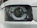 LEDヘッドライトは、点灯の瞬間から最大光量を発揮し、突然暗くなるトンネルなどでの安定感を高めます。