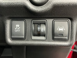 車がカーブの外側へ膨らんだり内側へ巻き込んだりする挙動を防止し安定した走行をサポートする横滑り防止装置、走行中の車両が車線からはみ出さないようドライバーをアシストする車線逸脱防止支援システムです!