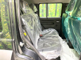 広々とした2列目シートは居住性が高く、居心地も快適!友達や家族とのお出かけにぴったりです。ベビーシートやチャイルドシート使用時も快適にお過ごしいただける十分な空間を確保しています。