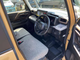運転席に座ると、前方が見やすくて運転し易そうな印象です♪