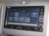 ナビゲーションは純正メモリーナビ(VXM-224VFi)を装着しております。AM、FM、CD、DVD再生、Bluetooth、音楽録音再生、フルセグTVがご使用いただけます。
